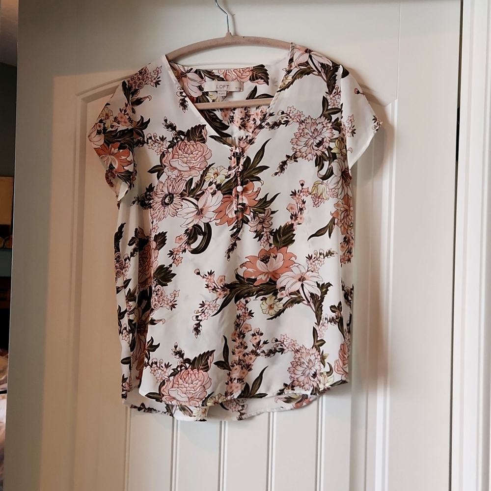 Loft petite flutter sleeve blouse size small petite